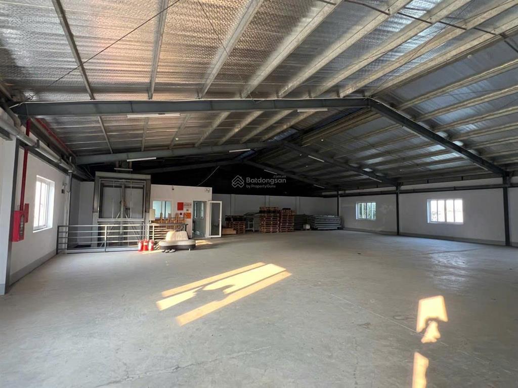Kho xưởng bãi 1.100m2 có văn phòng và có pccc, mặt tiền đường võ văn kiệt, lộ container