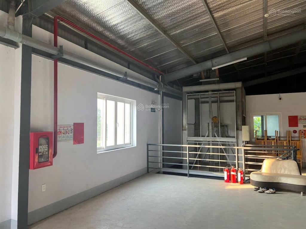 Kho xưởng bãi 1.100m2 có văn phòng và có pccc, mặt tiền đường võ văn kiệt, lộ container