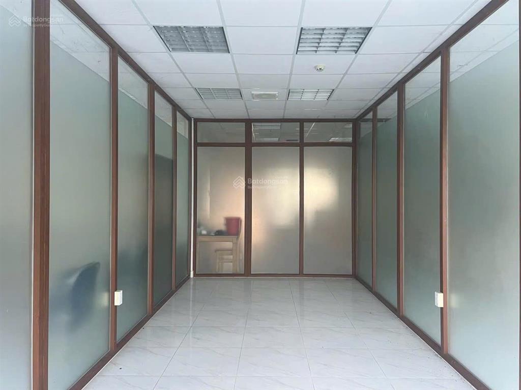 Kho xưởng bãi 1.100m2 có văn phòng và có pccc, mặt tiền đường võ văn kiệt, lộ container
