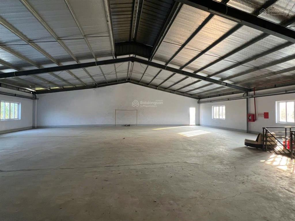 Kho xưởng bãi 1.100m2 có văn phòng và có pccc, mặt tiền đường võ văn kiệt, lộ container