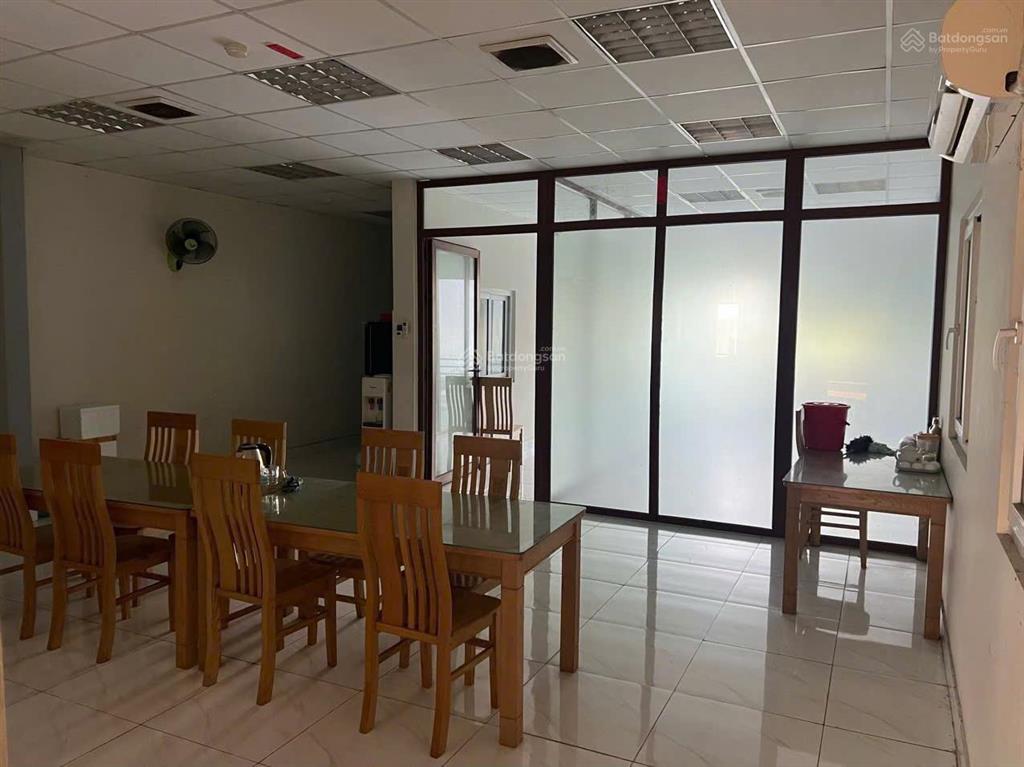 Kho xưởng bãi 1.100m2 có văn phòng và có pccc, mặt tiền đường võ văn kiệt, lộ container