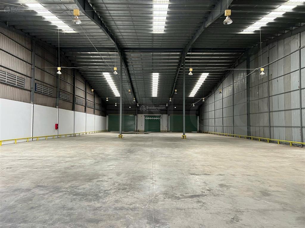 Kho xưởng 1.440m² có dock có sân bãi rộng và bảo vệ vòng ngoài, trong khu công nghiệp tân phú thạnh