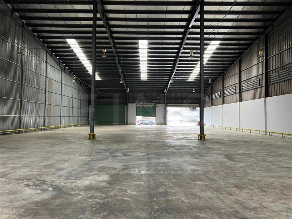 Kho xưởng 1.440m² có dock có sân bãi rộng và bảo vệ vòng ngoài, trong khu công nghiệp tân phú thạnh