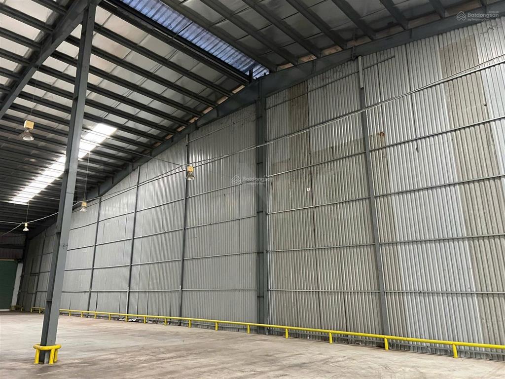 Kho xưởng 1.440m² có dock có sân bãi rộng và bảo vệ vòng ngoài, trong khu công nghiệp tân phú thạnh