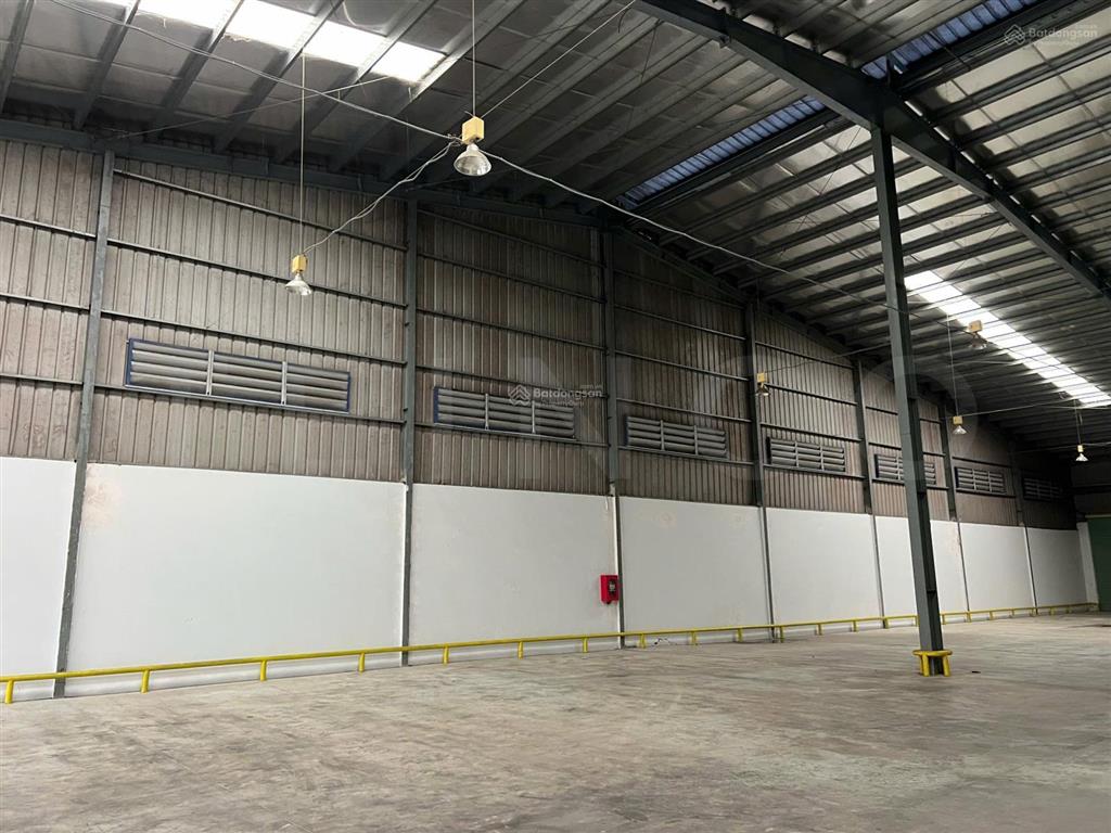 Kho xưởng 1.440m² có dock có sân bãi rộng và bảo vệ vòng ngoài, trong khu công nghiệp tân phú thạnh