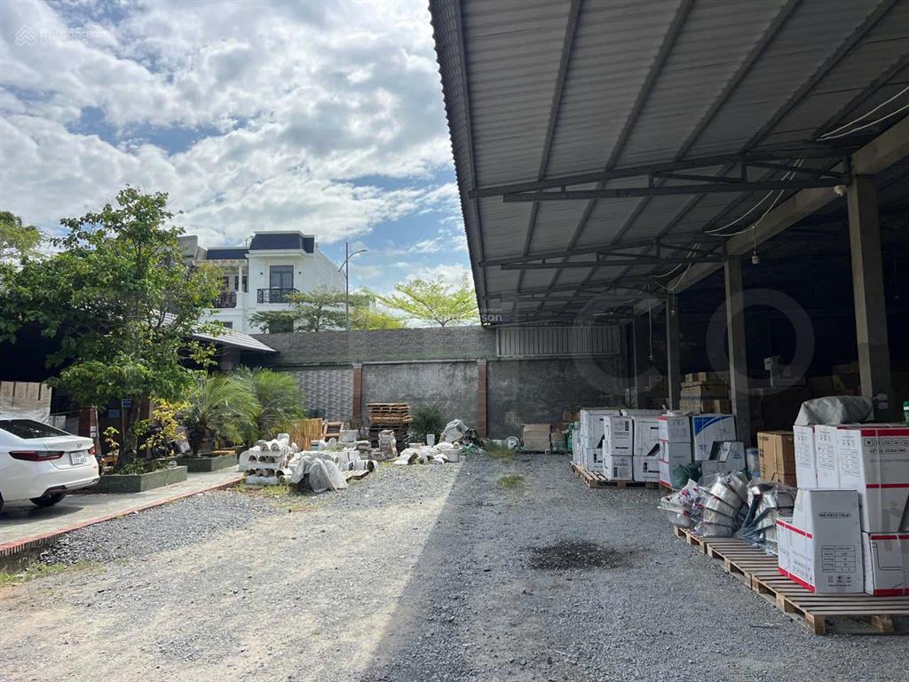 Kho xưởng bãi và văn phòng tổng diện tích 1.780 m² khu vực lê bình