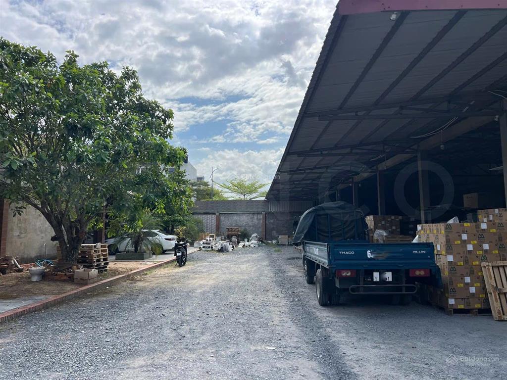 Kho xưởng bãi và văn phòng tổng diện tích 1.780 m² khu vực lê bình