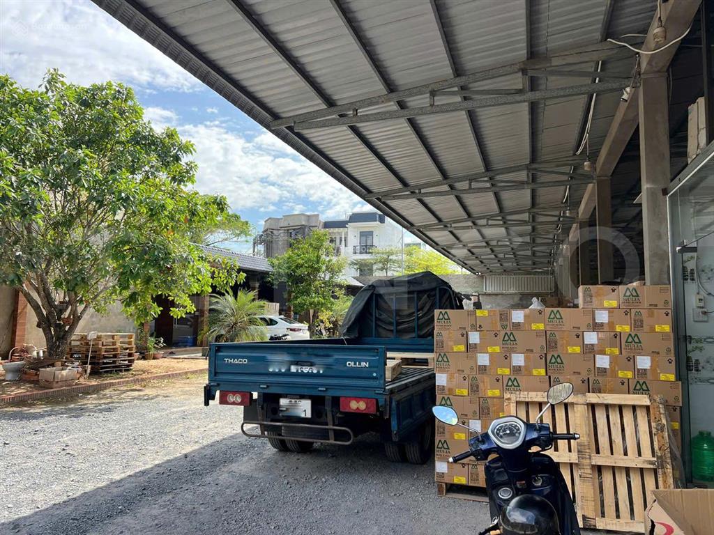 Kho xưởng bãi và văn phòng tổng diện tích 1.780 m² khu vực lê bình