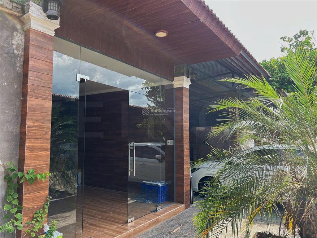 Kho xưởng bãi và văn phòng tổng diện tích 1.780 m² khu vực lê bình