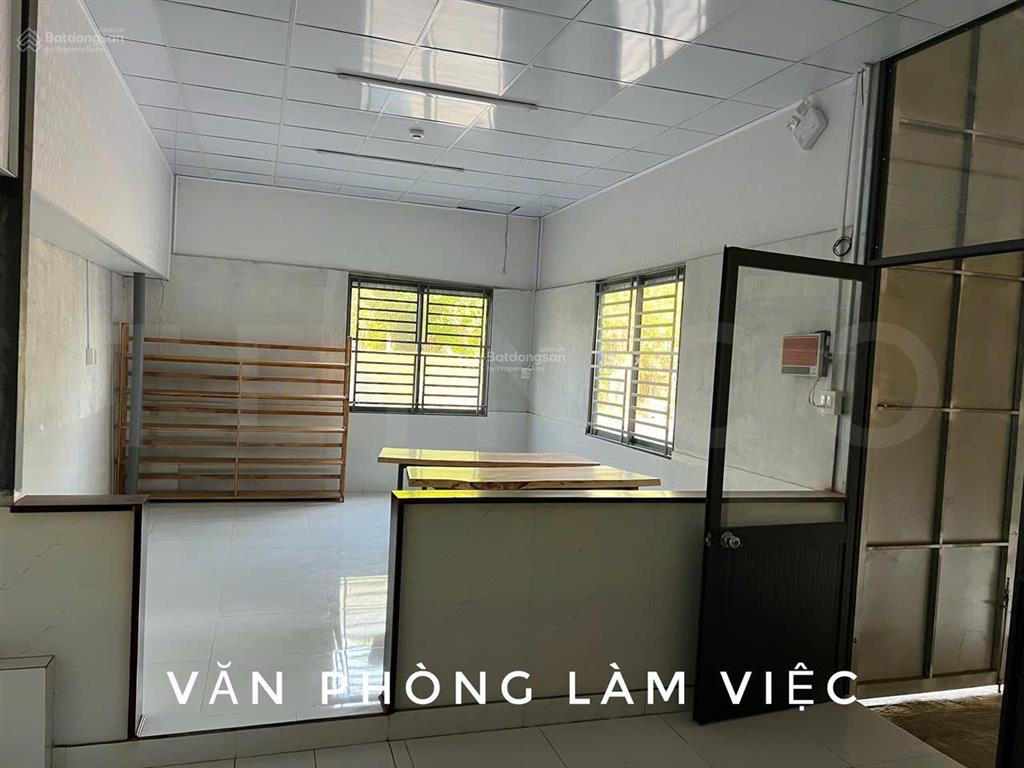 Kho xưởng bãi 800 m² kho xây dựng 520 m² có điện 3 pha, có hệ thống báo cháy