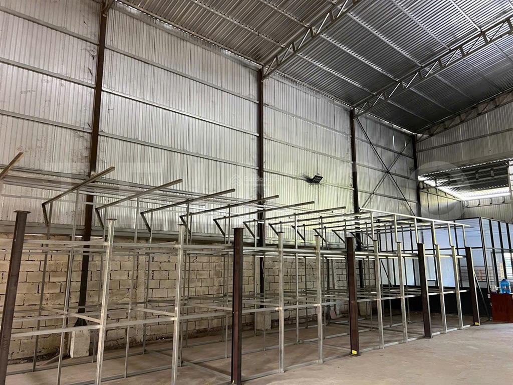 Kho xưởng bãi 800 m² kho xây dựng 520 m² có điện 3 pha, có hệ thống báo cháy