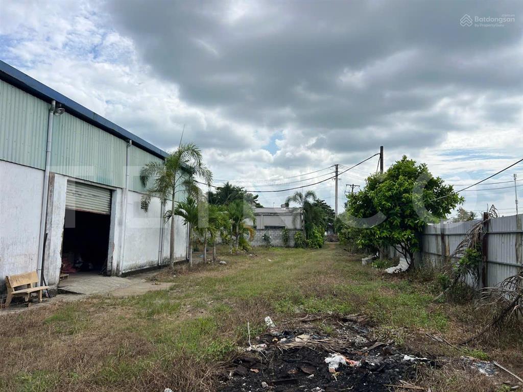 Kho xưởng bãi 1.700 m² kho xây dựng 375 m² có văn phòng, có trạm điện 3 pha, đất skc, lộ container