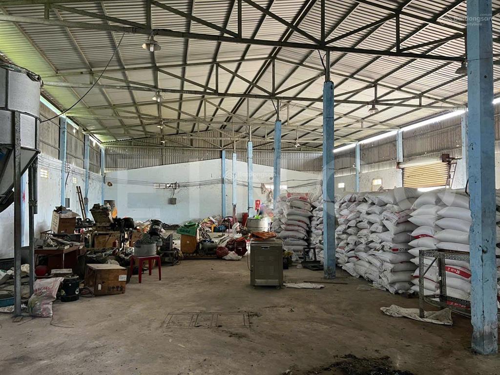 Kho xưởng bãi 1.700 m² kho xây dựng 375 m² có văn phòng, có trạm điện 3 pha, đất skc, lộ container