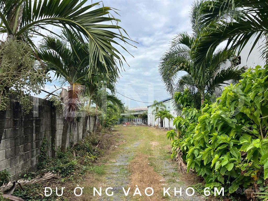 Kho xưởng bãi 1.700 m² kho xây dựng 375 m² có văn phòng, có trạm điện 3 pha, đất skc, lộ container