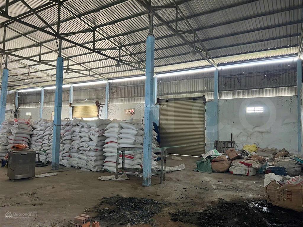 Kho xưởng bãi 1.700 m² kho xây dựng 375 m² có văn phòng, có trạm điện 3 pha, đất skc, lộ container