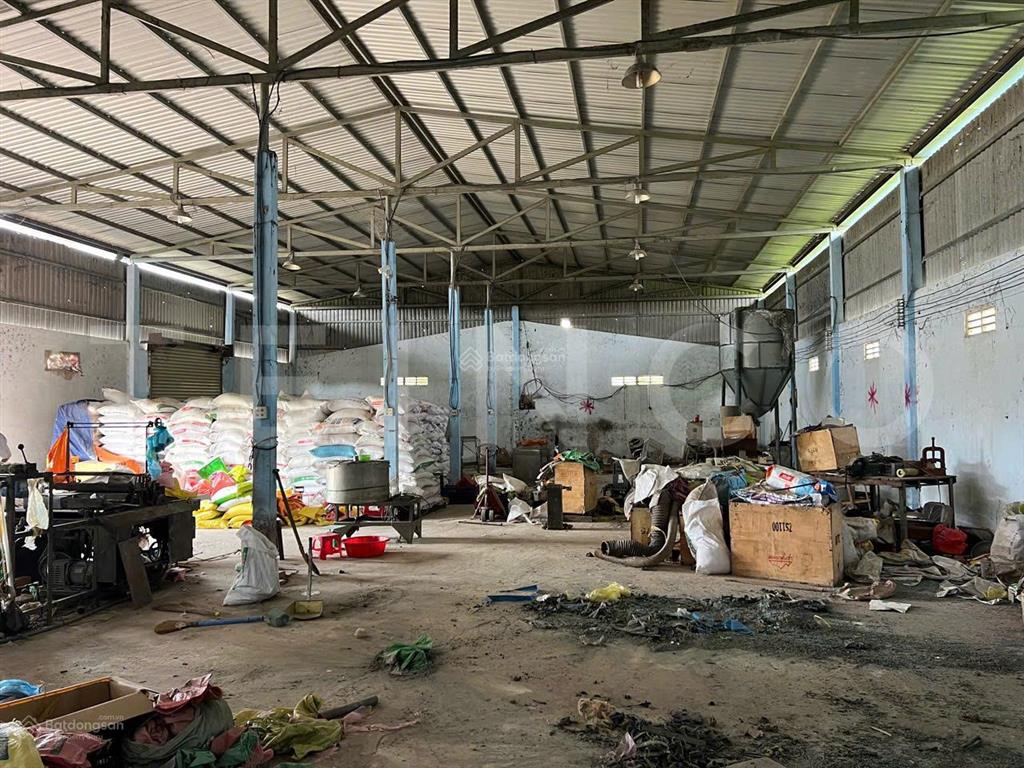 Kho xưởng bãi 1.700 m² kho xây dựng 375 m² có văn phòng, có trạm điện 3 pha, đất skc, lộ container