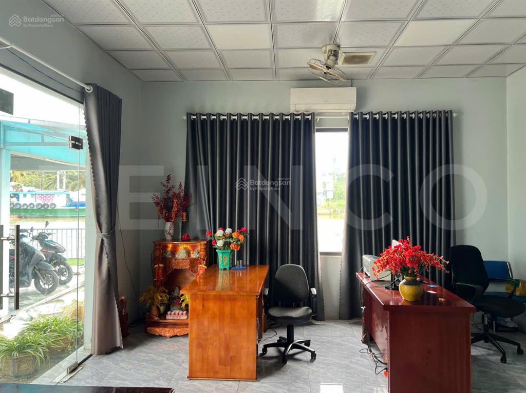 Cho thuê mặt bằng mô hình công ty view sông rộng gần 500 m² đường lê hồng nhi