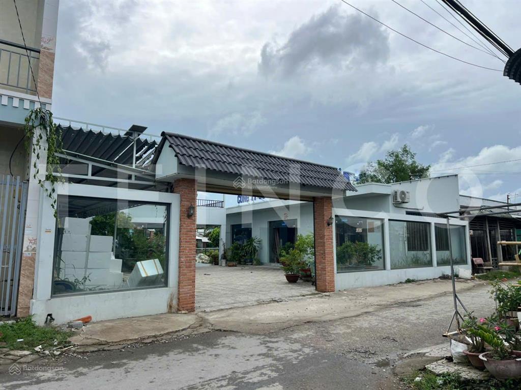 Cho thuê mặt bằng mô hình công ty view sông rộng gần 500 m² đường lê hồng nhi