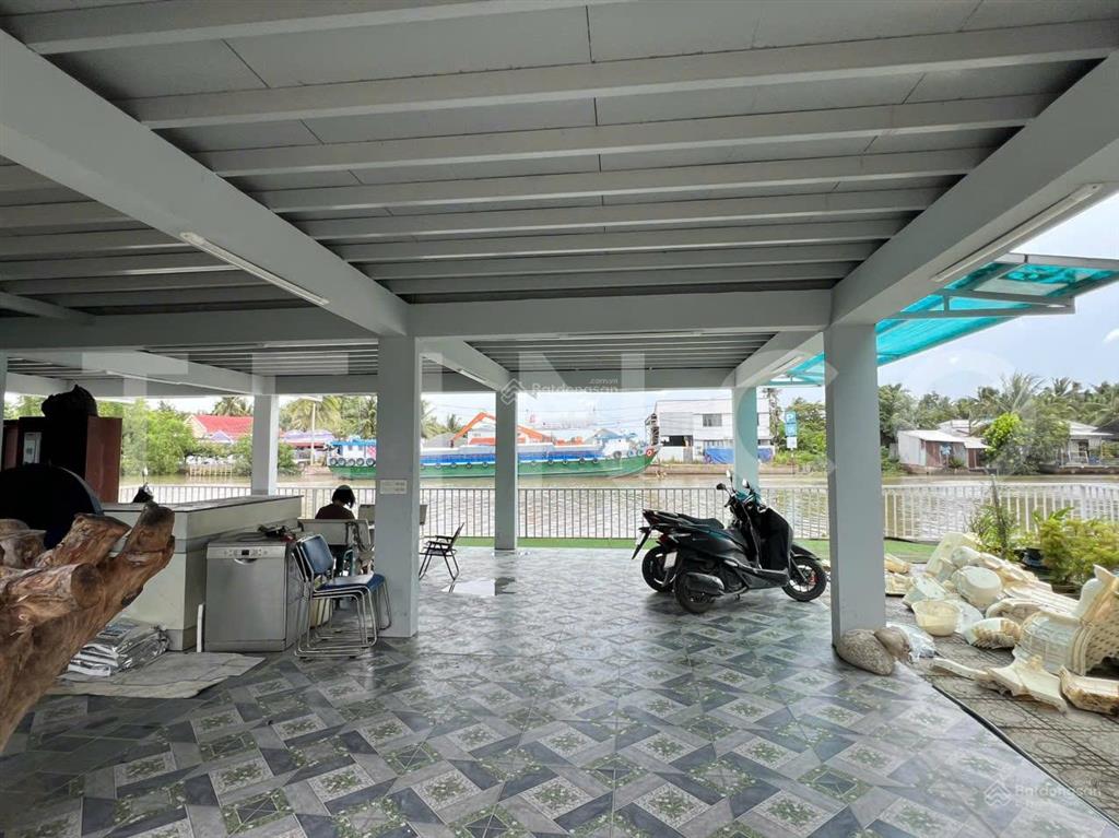 Cho thuê mặt bằng mô hình công ty view sông rộng gần 500 m² đường lê hồng nhi