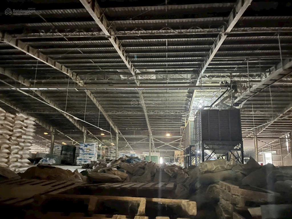 Kho xưởng bãi và khuôn viên 65.000 m2 kho xây dựng 21.000 m2, pccc, trạm điện 3 pha, có đường thủy