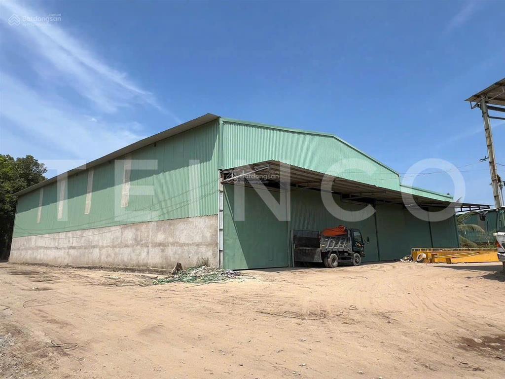 Kho xưởng 830 m² có điện 3 pha, trong cụm kho đường quốc lộ 1a, lộ container