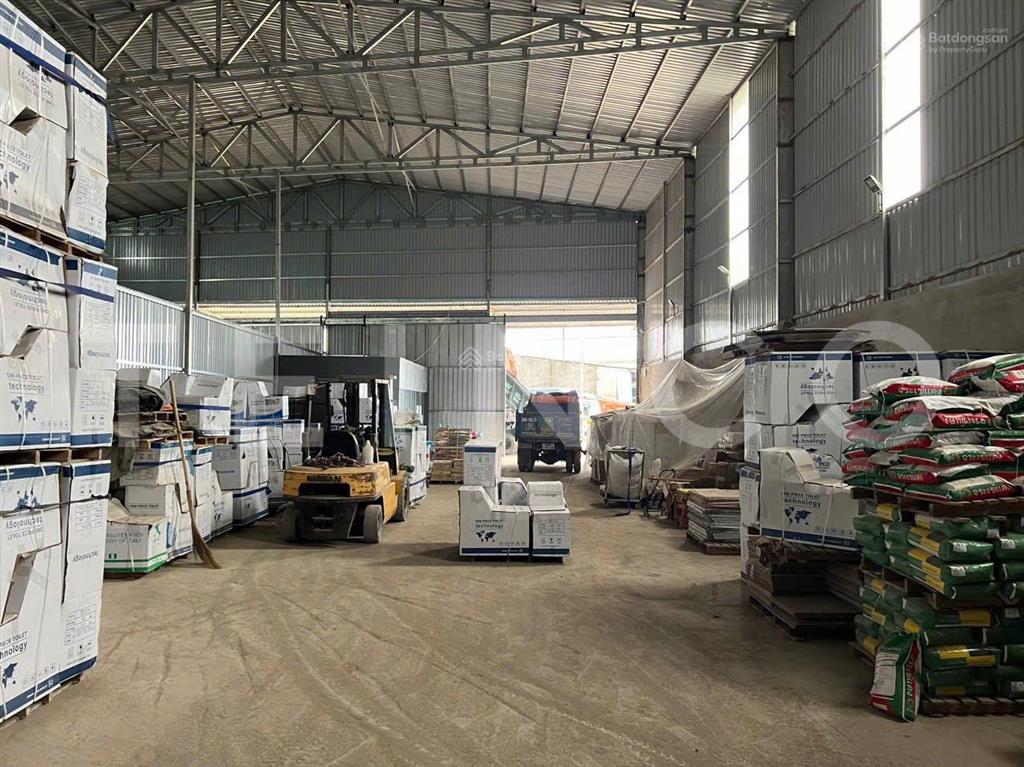 Kho xưởng 830 m² có điện 3 pha, trong cụm kho đường quốc lộ 1a, lộ container