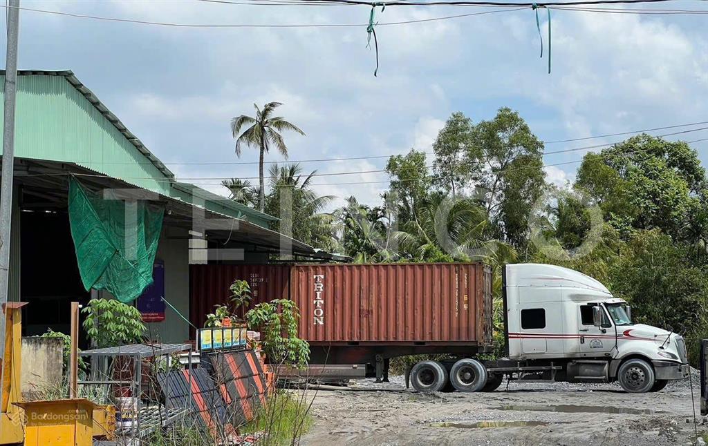Kho xưởng 830 m² có điện 3 pha, trong cụm kho đường quốc lộ 1a, lộ container