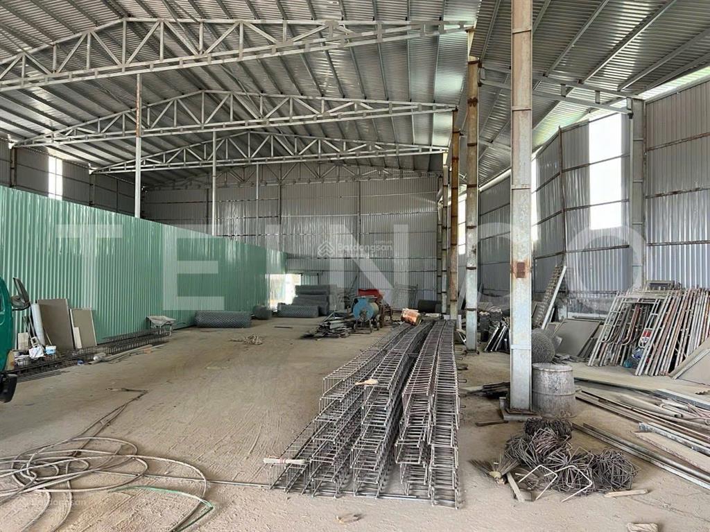 Kho xưởng 830 m² có điện 3 pha, trong cụm kho đường quốc lộ 1a, lộ container