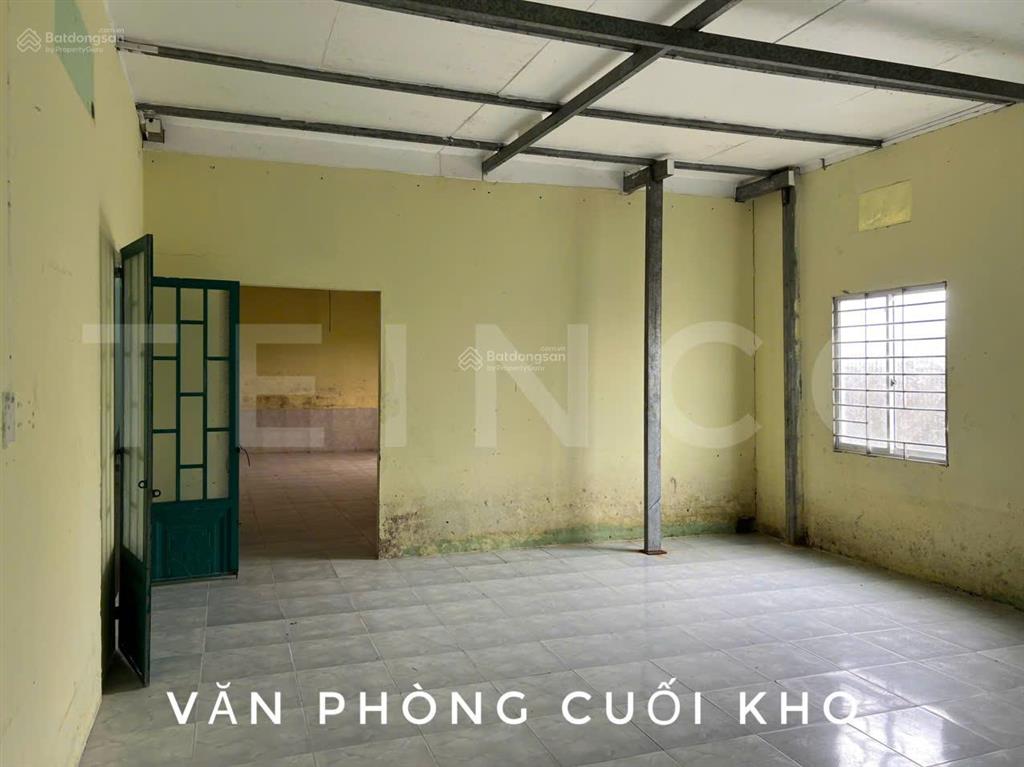 Kho xưởng bãi 1.100 m² kho xây dựng 650 m² đất chuyên dùng, có điện 3 pha, đường quốc lộ 1a