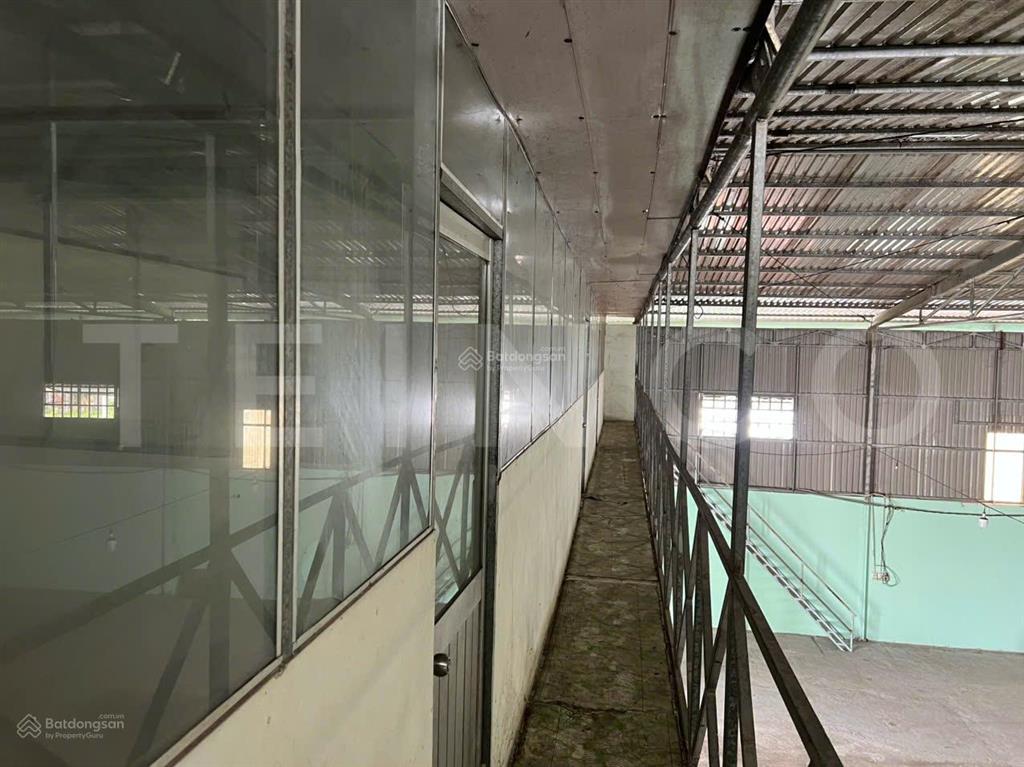 Kho xưởng bãi 1.100 m² kho xây dựng 650 m² đất chuyên dùng, có điện 3 pha, đường quốc lộ 1a