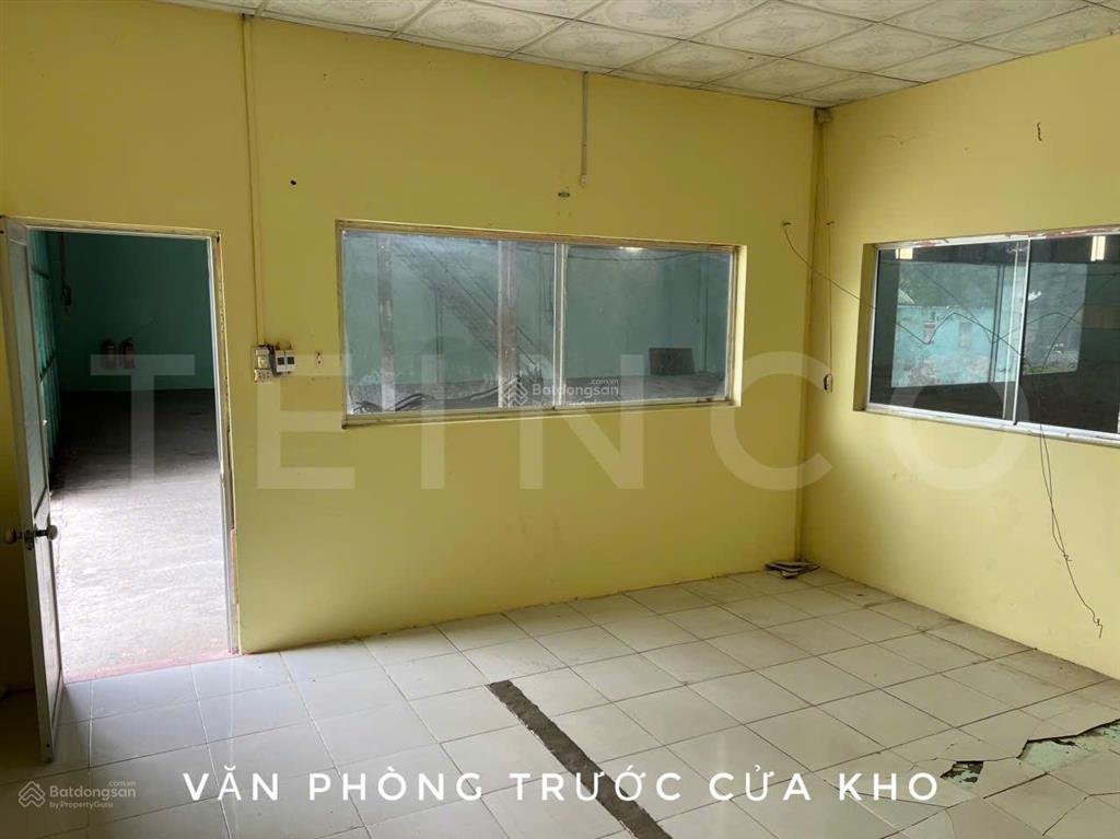 Kho xưởng bãi 1.100 m² kho xây dựng 650 m² đất chuyên dùng, có điện 3 pha, đường quốc lộ 1a