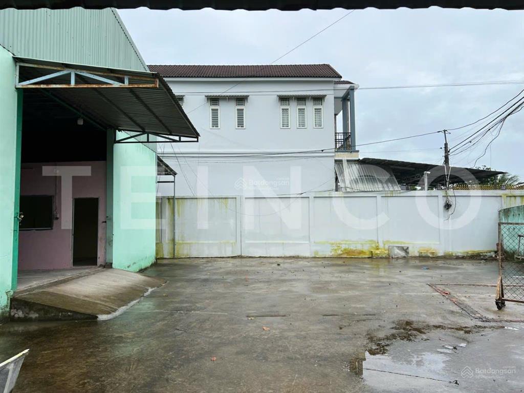 Kho xưởng bãi 1.100 m² kho xây dựng 650 m² đất chuyên dùng, có điện 3 pha, đường quốc lộ 1a