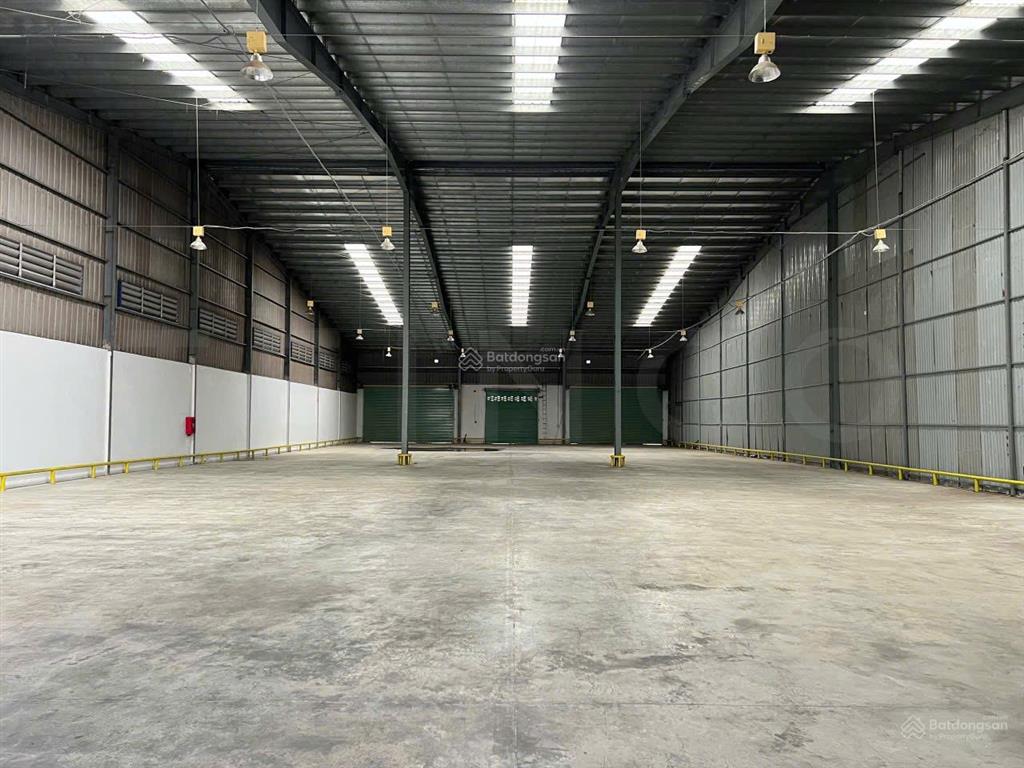 Kho xưởng 1.440 m² có dock có sân bãi rộng và bảo vệ vòng ngoài, trong kcn tân phú thạnh