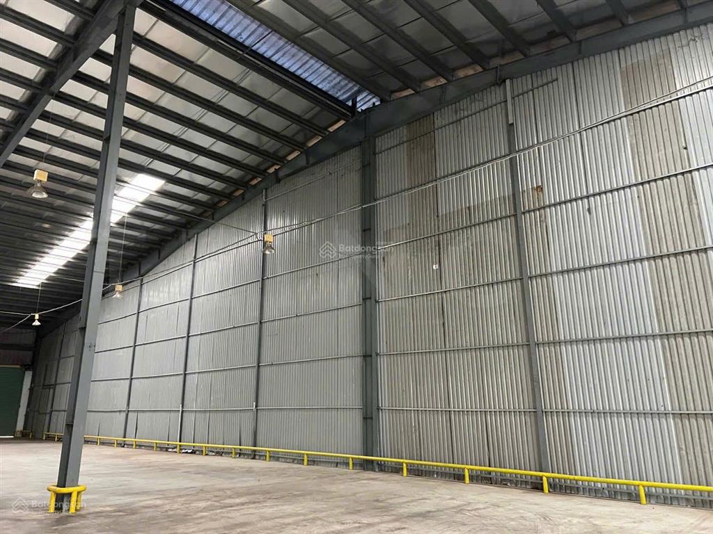 Kho xưởng 1.440 m² có dock có sân bãi rộng và bảo vệ vòng ngoài, trong kcn tân phú thạnh