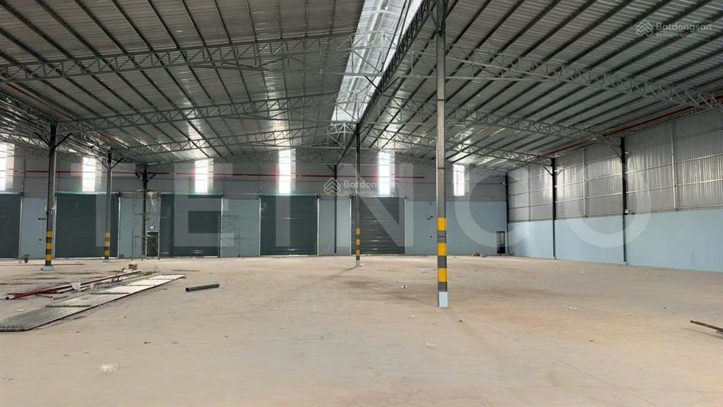 Kho xưởng bãi 2.000 m² kho xây dựng 1.700 m² có pccc, đất skc, mặt tiền ngang 32,5m
