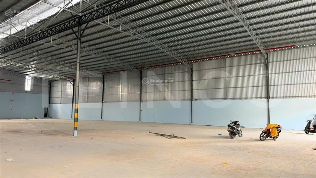 Kho xưởng bãi 2.000 m² kho xây dựng 1.700 m² có pccc, đất skc, mặt tiền ngang 32,5m