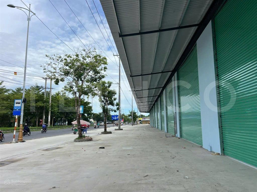 Kho xưởng bãi 2.000 m² kho xây dựng 1.700 m² có pccc, đất skc, mặt tiền ngang 32,5m