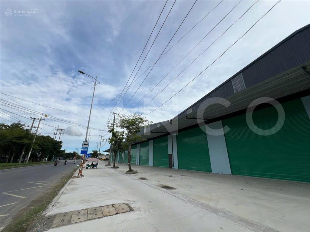 Kho xưởng bãi 2.000 m² kho xây dựng 1.700 m² có pccc, đất skc, mặt tiền ngang 32,5m