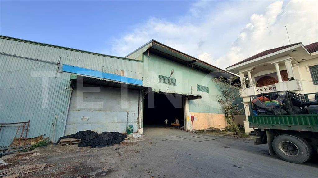 Kho xưởng và văn phòng 9.000 m² có pccc và trạm điện, đường lộ container và mặt tiền sau giáp sông