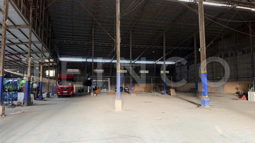 Kho xưởng và văn phòng 9.000 m² có pccc và trạm điện, đường lộ container và mặt tiền sau giáp sông