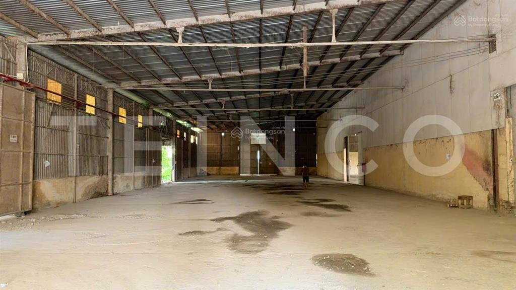 Kho xưởng và văn phòng 9.000 m² có pccc và trạm điện, đường lộ container và mặt tiền sau giáp sông