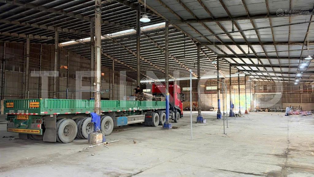 Kho xưởng và văn phòng 9.000 m² có pccc và trạm điện, đường lộ container và mặt tiền sau giáp sông