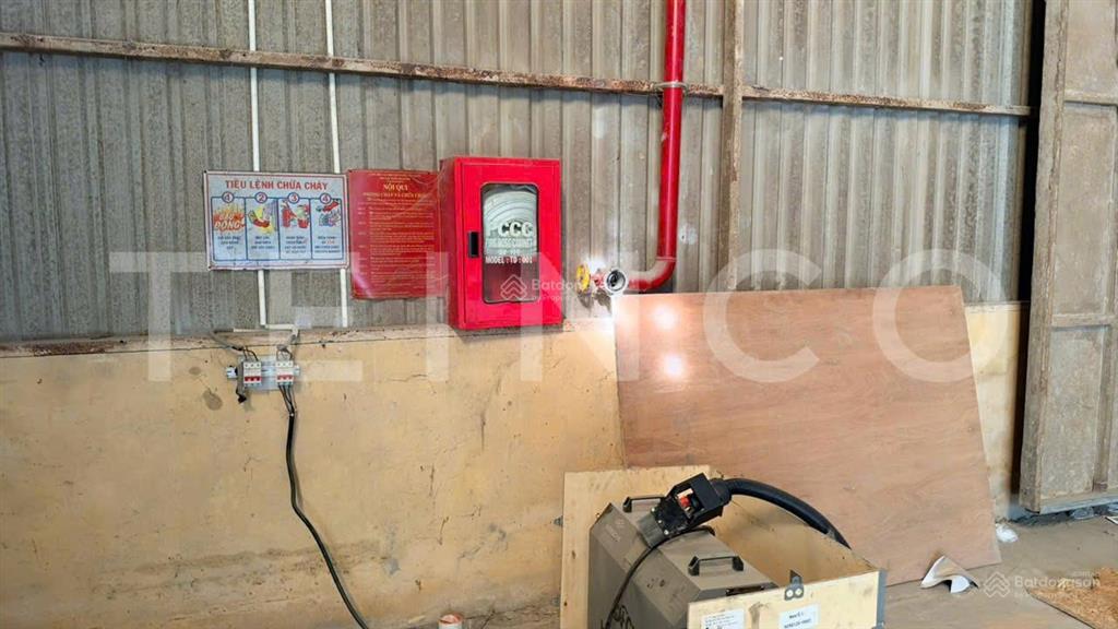 Kho xưởng và văn phòng 9.000 m² có pccc và trạm điện, đường lộ container và mặt tiền sau giáp sông