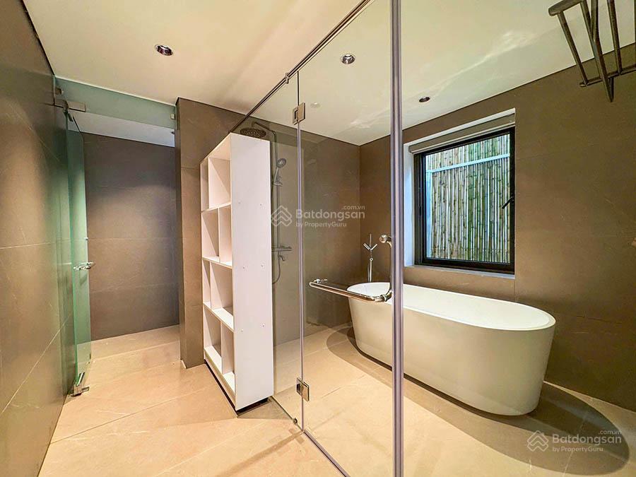 Cho thuê nhà 5 phòng ngủ rộng, có sân vườn, bể bơi tại tây hồ