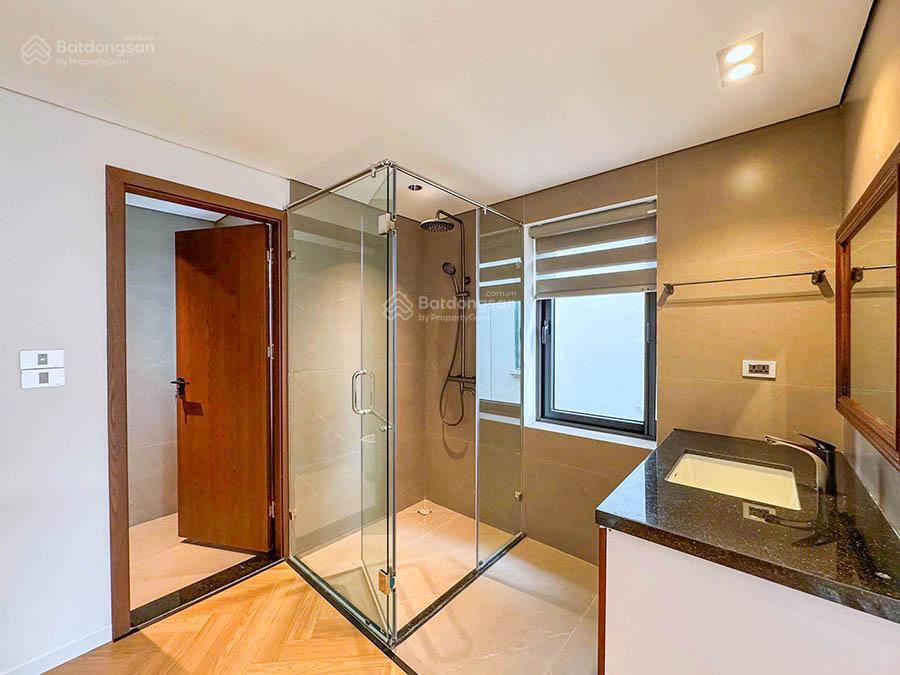 Cho thuê nhà 5 phòng ngủ rộng, có sân vườn, bể bơi tại tây hồ