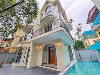 Cho thuê nhà 5 phòng ngủ rộng, có sân vườn, bể bơi tại tây hồ