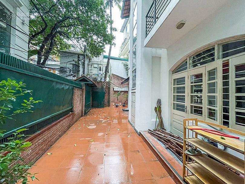 Cho thuê biệt thự 5 phòng ngủ rộng, giá tốt tại tây hồ