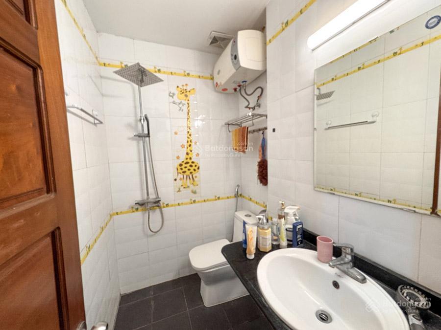 Cho thuê nhà 6 tầng, 7 phòng ngủ, diện tích 70m² tại âu cơ, tây hồ