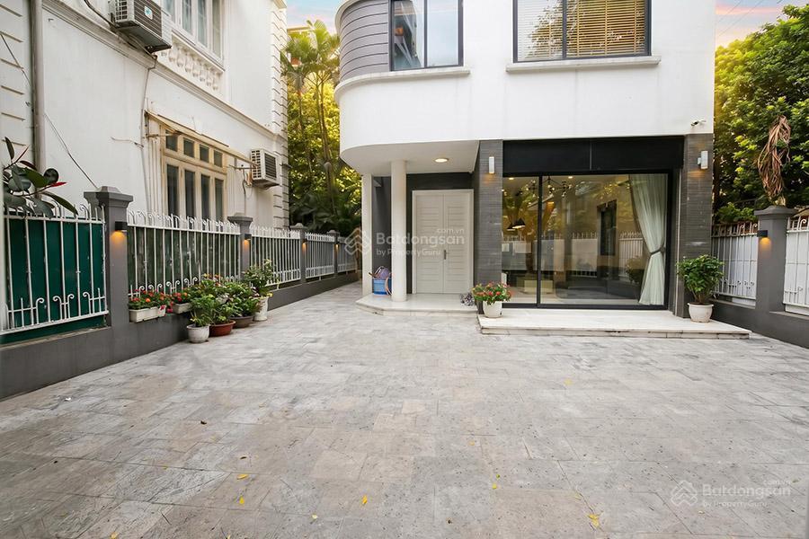 Cho thuê nhà 3 tầng, 3 phòng ngủ, diện tích đất 200m² ở tây hồ