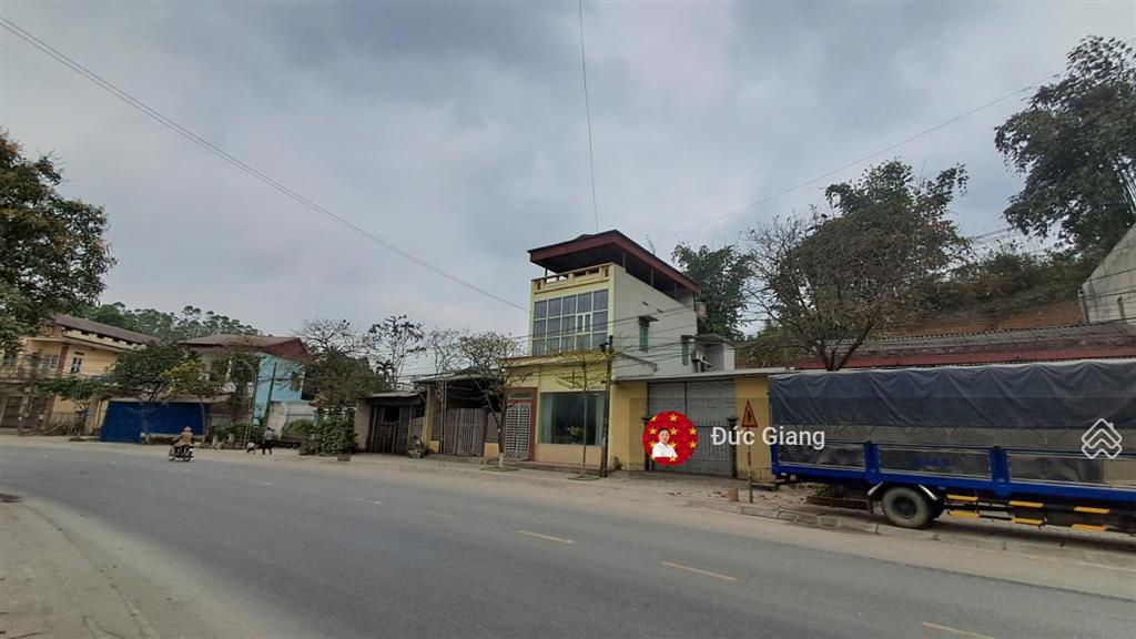 Bán nhà tháng 4 giá 10,86 tỷ 2 tầng 300m2 tc, 3900m² cln mặt đường 18,6m ql70 thị trấn yên bình